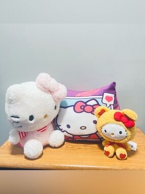 💖✨ Hello Kitty Plush & Pillow Set – 3 Pieces! ✨💖